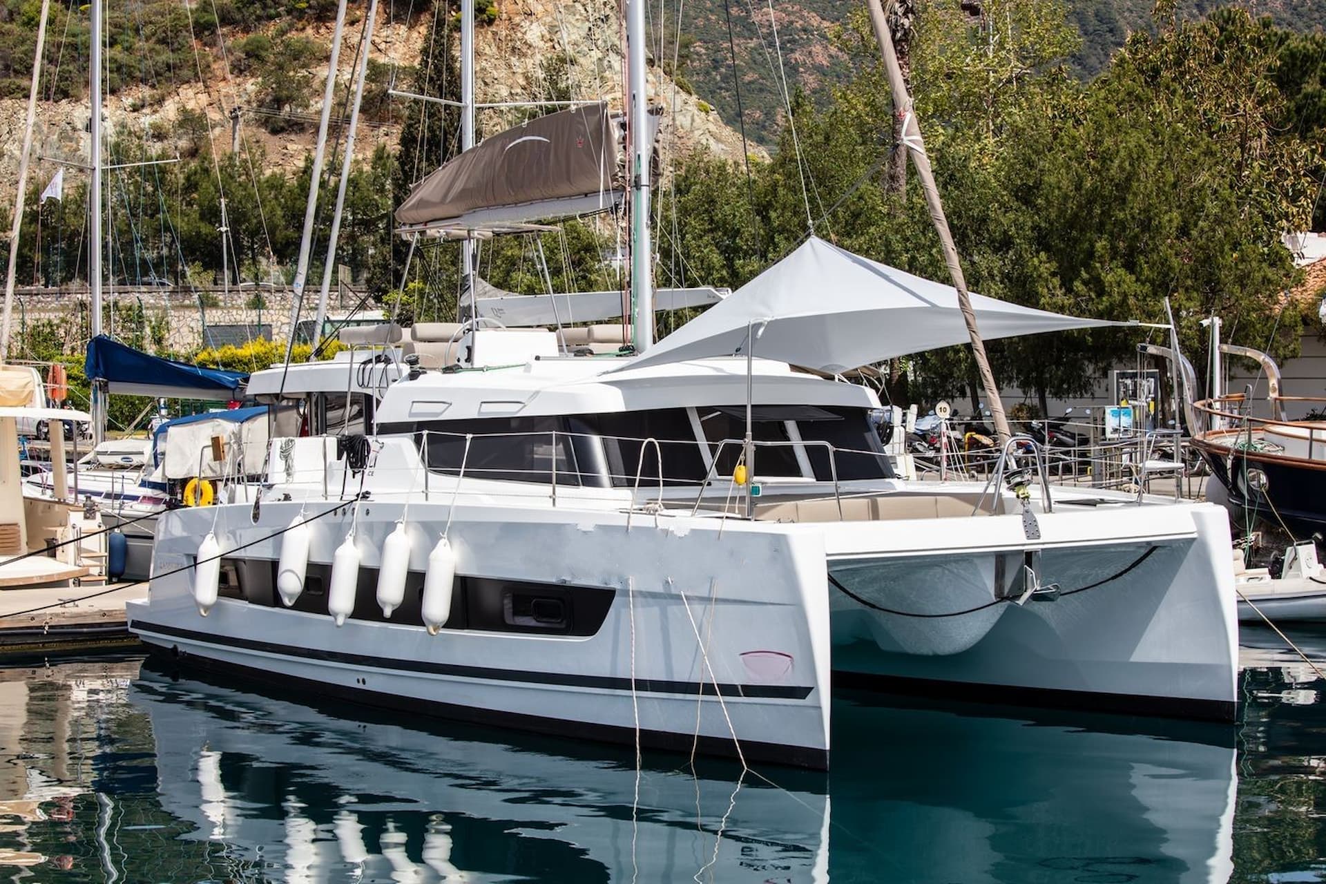 Side 12.05m Katamaran